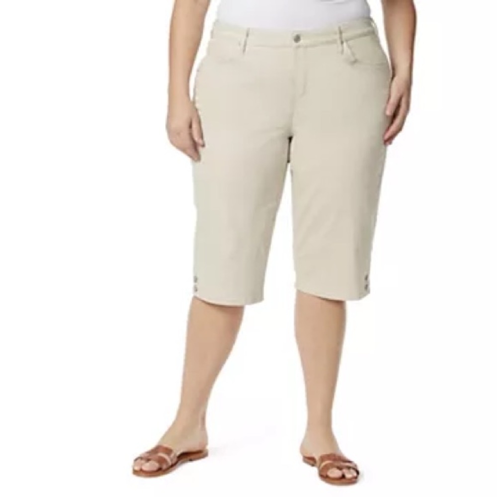 NIP - Plus Size Gloria Vanderbilt Kaia
Denim Skimmer Shorts
